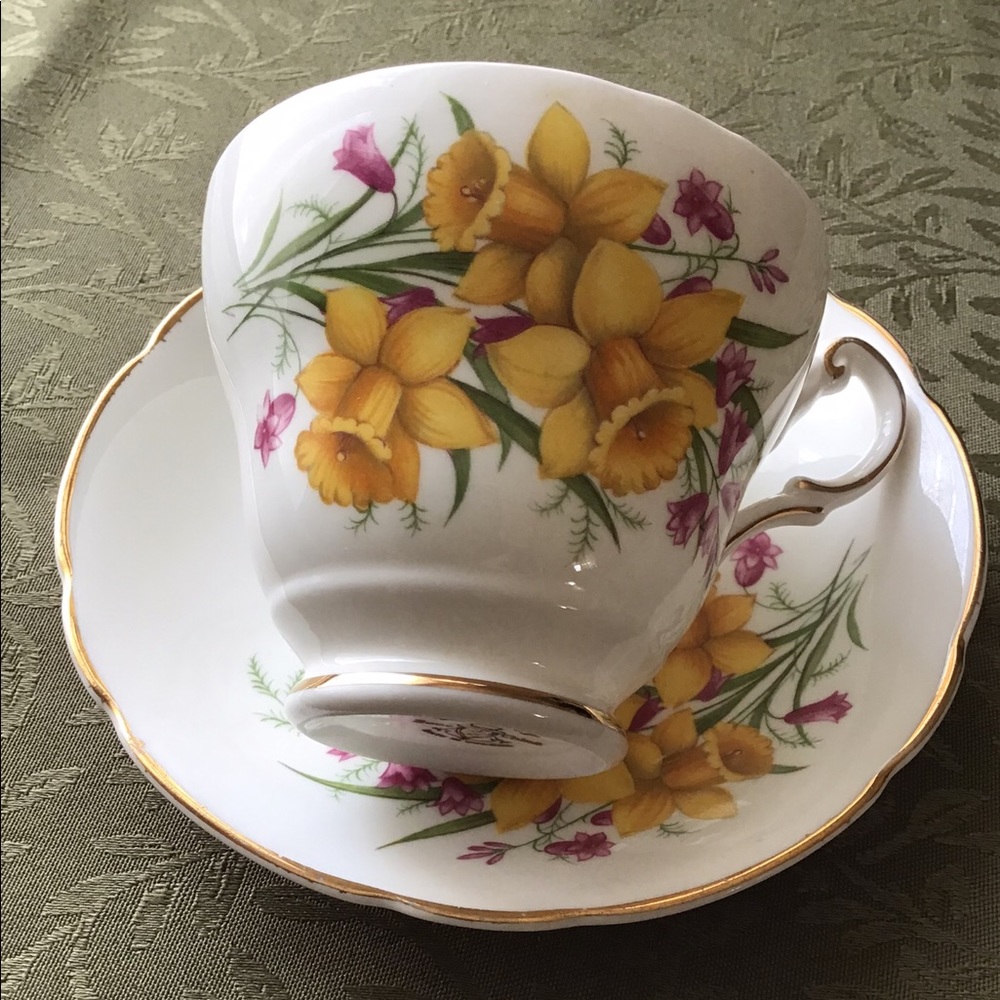 China bone porcelain cup and saucer